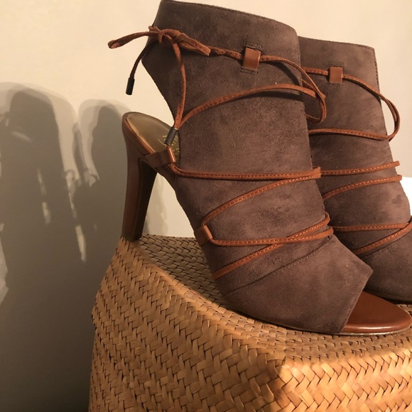 Samara Heels - Picture 3 of 6